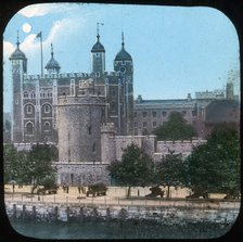 The Tower of London at night, late 19th or early 20th century. Artist: Unknown