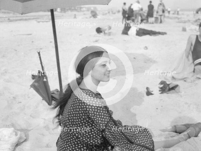 Aoliado, Miss, at the beach, between 1920 and 1935. Creator: Arnold Genthe.
