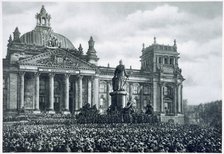 Philipp Scheidemann announcing the creation of a new German republic, 9th November, 1918. Artist: Unknown