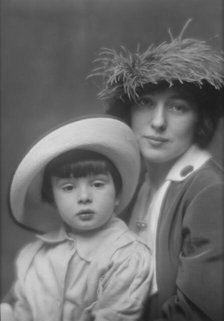 Thaw, Evelyn Nesbit, Mrs., and boy, portrait photograph, 1913. Creator: Arnold Genthe.