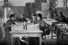 'Des femmes dans les casernes; Au bureau de la mobilisation : le classement des fiches', 1916. Creator: Unknown.