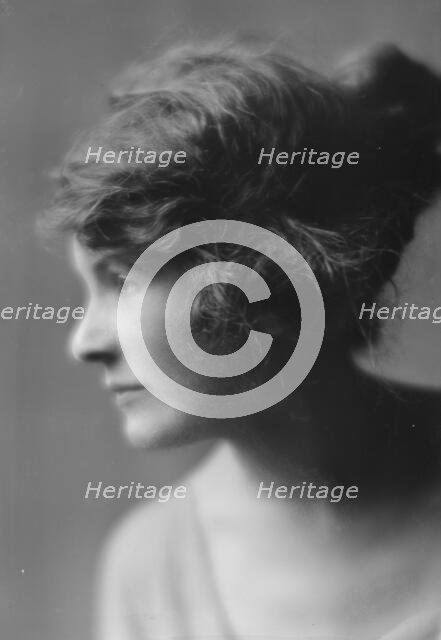 McHenry, Frances, Miss, portrait photograph, 1914 Aug. 7. Creator: Arnold Genthe.