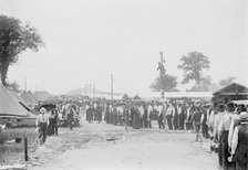 Dinner Hour - Gettysburg, 1913. Creator: Bain News Service.