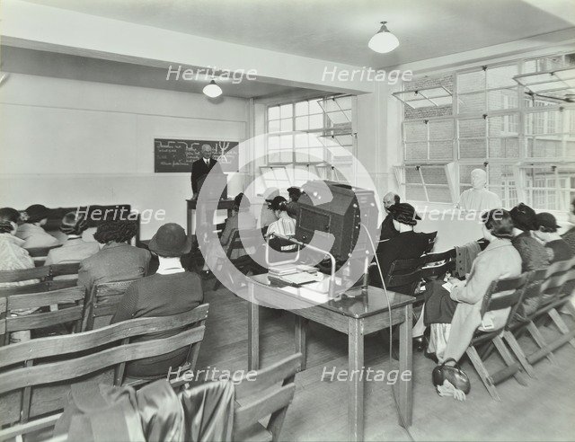 Lecture in progress, City Literary Institute, London, 1939. Artist: Unknown.