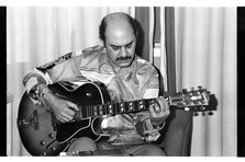 Joe Pass, London, 1976.   Artist: Brian O'Connor.