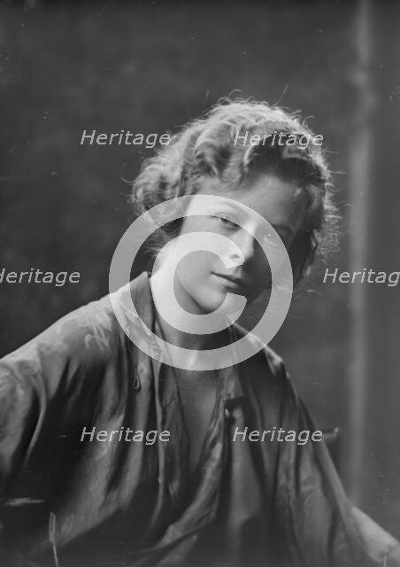 Miss Elizabeth Houghton, portrait photograph, 1919 June 17. Creator: Arnold Genthe.