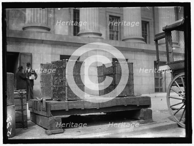 Packing Trunks, between 1909 and 1914. Creator: Harris & Ewing.