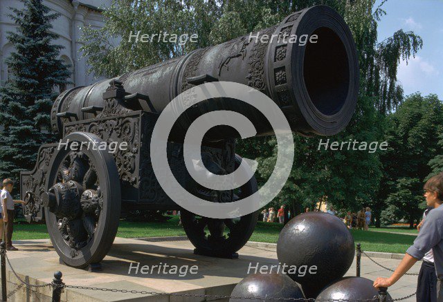 The Tsar's Cannon, the largest cannon in the world. Artist: Unknown