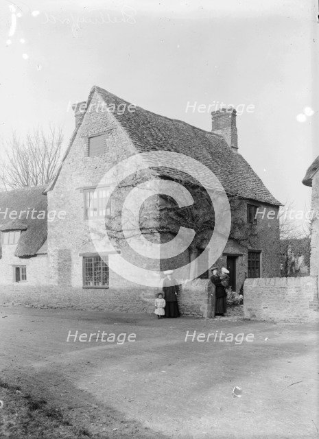 Cottage in Shellingford, Oxfordshire, c1860-c1922. Artist: Henry Taunt