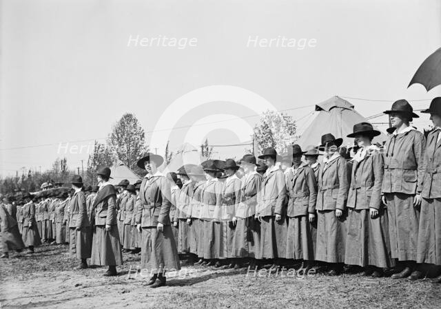 Woman's National Service School, Under Woman's Section, Navy League, Review, 1916. Creator: Harris & Ewing.