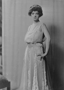 McMurtry, Miss, portrait photograph, 1917 Aug. 27. Creator: Arnold Genthe.