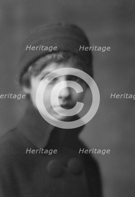 Isadora Duncan dancer, portrait photograph, between 1915 and 1923. Creator: Arnold Genthe.