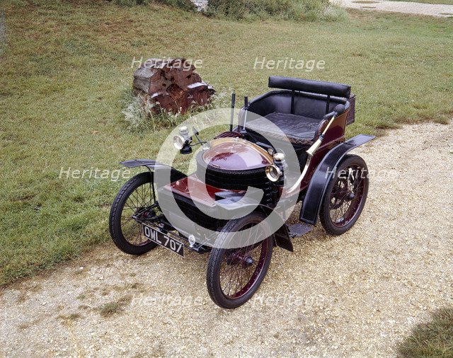 An 1899 Wolseley 3.5hp. Artist: Unknown
