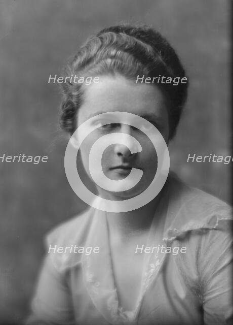 Taylor, J., Miss, portrait photograph, 1916 May 10. Creator: Arnold Genthe.