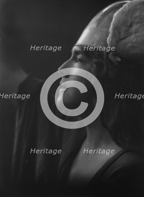 Baron, C., Mrs., portrait photograph, 1914 Dec. 14. Creator: Arnold Genthe.