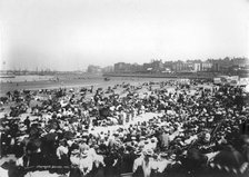 Holiday crowds at Margate, Kent, 1890-1910. Artist: Unknown