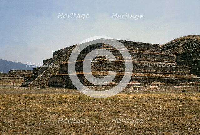 Teotihuacan, stepped pyramid finished on a platform that, when explored, the building of the Quet…
