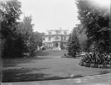 A residence on Sherwood Ave. (i.e. Crescent), Montreal, between 1900 and 1906. Creator: William H. Jackson.