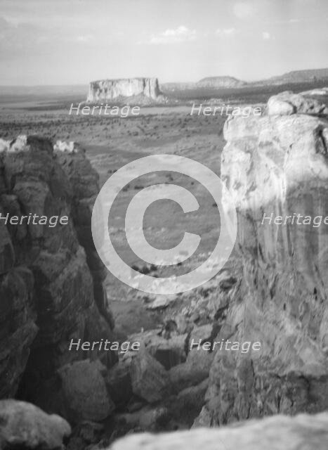 Acoma, New Mexico area views, between 1899 and 1928. Creator: Arnold Genthe.