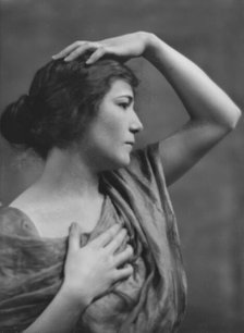 Victors, Miss, portrait photograph, 1915 May 18. Creator: Arnold Genthe.