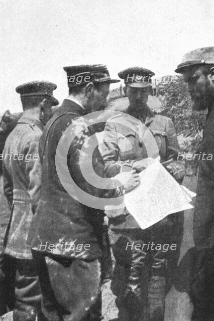 'Les specialistes dans la bataille: Pionniers et Sapeurs; La releve des sapeurs francais..., 1916. Creator: Unknown.