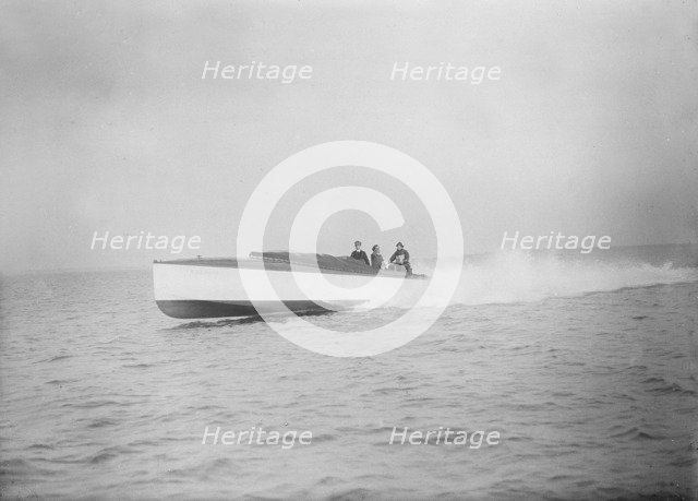 The 40 ft hydroplane 'Pioneer' under way. Creator: Kirk & Sons of Cowes.