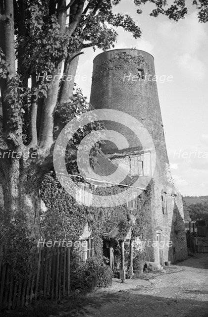 Doolittle Windmill, Totternhoe, Bedfordshire.  Artist: HES Simmons
