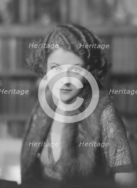 Mrs. Everett, portrait photograph, 1919 Mar. 17. Creator: Arnold Genthe.