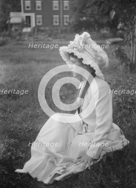 Mrs. Rainsford seated outdoors, between 1922 and 1924. Creator: Arnold Genthe.