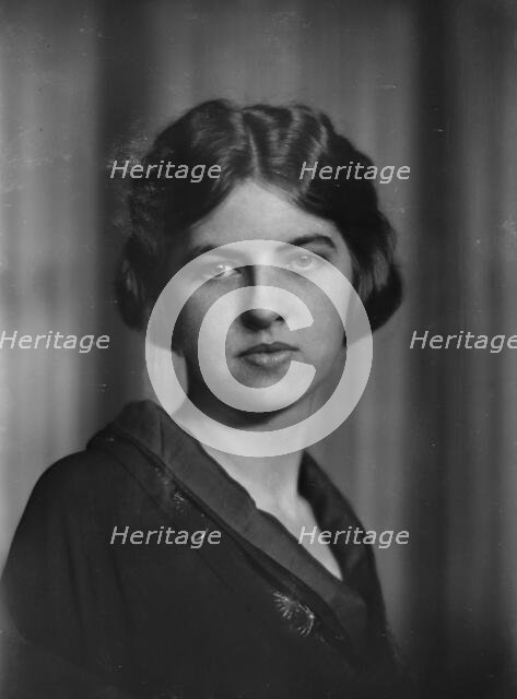 Miss Hendrickson, portrait photograph, 1919 May 13. Creator: Arnold Genthe.