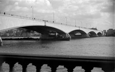 Waterloo Bridge soon after its completion in 1942, (c1945-c1965). Artist: SW Rawlings
