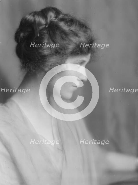 James, Dorothy, Miss, portrait photograph, 1914 May 5. Creator: Arnold Genthe.