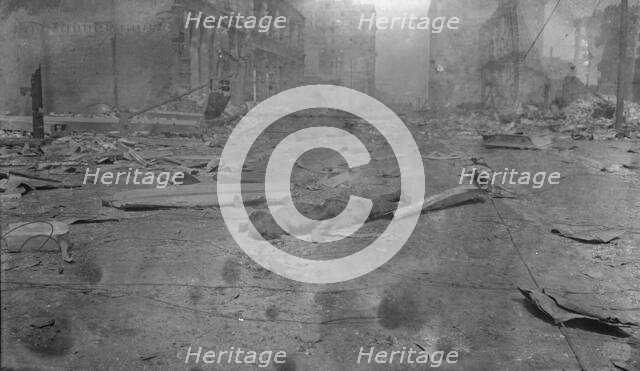 Charred corpse of a victim of the 1906 San Francisco earthquake and fire, 1906 Apr. Creator: Arnold Genthe.