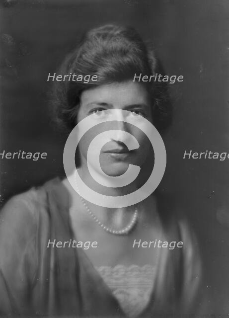 Miss Flore Revalles, portrait photograph, 1918 Sept. 26. Creator: Arnold Genthe.