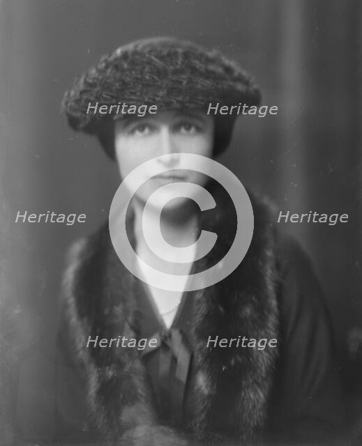 Mrs. A.R. Seligman, portrait photograph, 1918 Oct. 29. Creator: Arnold Genthe.
