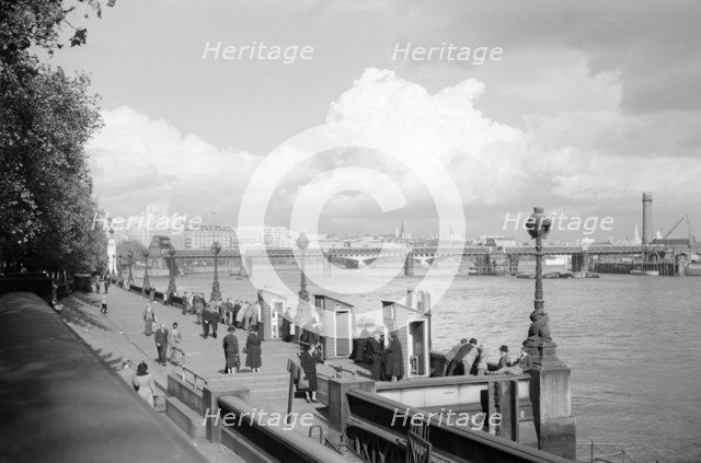 A view of Hungerford Bridge, London, c1945-1965. Artist: SW Rawlings