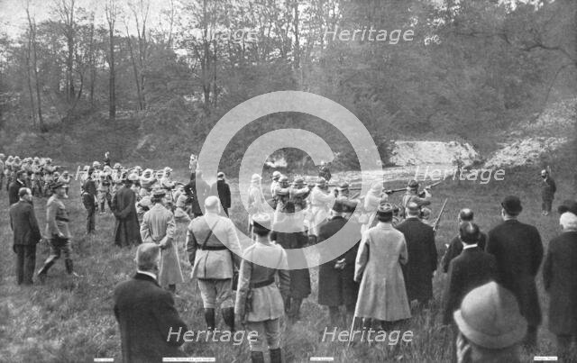 'Le chatiment des denonciateurs de Laon; quadruple execution capitale a Vincennes...1920. Creator: Unknown.