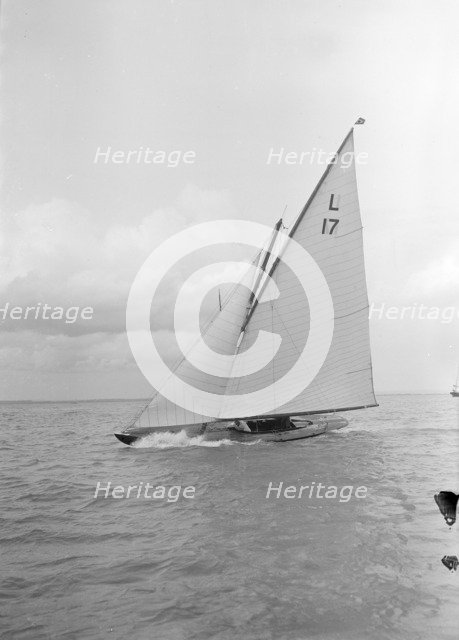 The 6 Metre 'Ejnar' (L17) breaking waves, 1912. Creator: Kirk & Sons of Cowes.