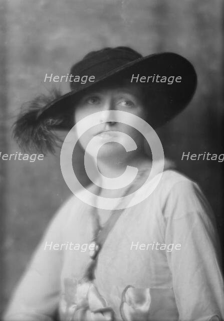 Adams, Mrs., portrait photograph, 1914. Creator: Arnold Genthe.