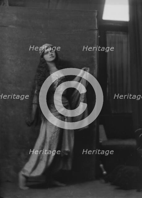 Wanger, Beatrice, Miss, 1916 Oct. 24. Creator: Arnold Genthe.