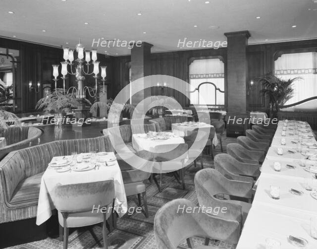 Bull and Bear, Waldorf-Astoria, 49th St. and Lexington, New York, 1960. Creator: Gottscho-Schleisner, Inc.