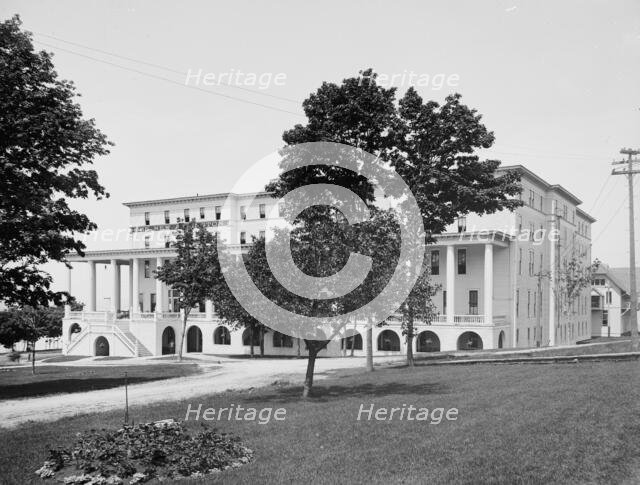 The New Arlington [hotel], Petoskey, between 1900 and 1906. Creator: Unknown.