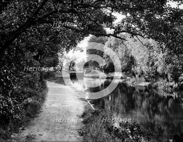 Sonning Lock, Berkshire, 1900. Artist: Henry Taunt.