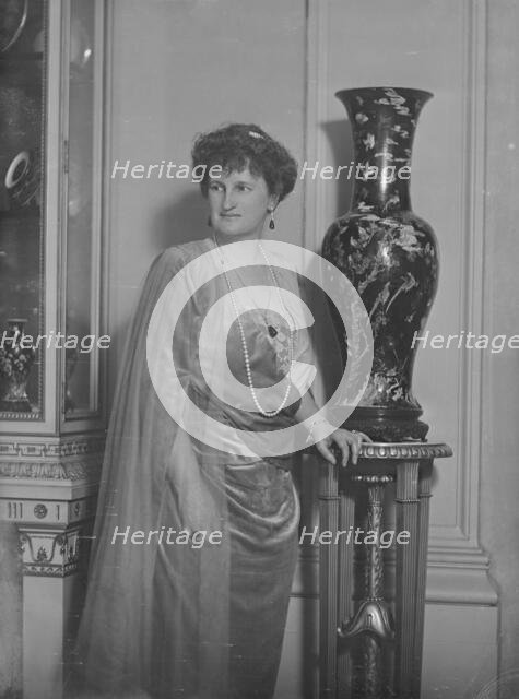 Mrs. John D. Rockefeller, portrait photograph, 1919 Mar. 18. Creator: Arnold Genthe.