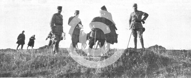 'Le general de Castelnau a Salonique; le chef d'etat-major general, avec les officiers qui..., 1916. Creator: Unknown.