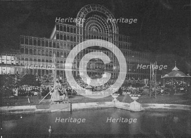 'The Crystal Palace illuminated by Brock', 1900. Artist: Unknown.