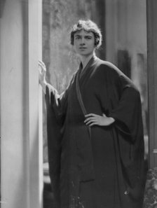 Hill, Douglas, Miss, portrait photograph, 1916. Creator: Arnold Genthe.