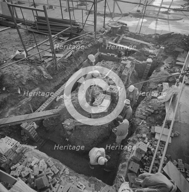 Glaxo Pharmaceutical Works, Park Road, Ware, East Hertfordshire, Hertfordshire, 16/01/1986. Creator: John Laing plc.