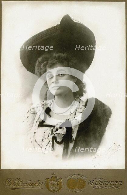 Portrait of the author Nadezhda Teffi (1872-1952), 1910. Creator: Zdobnov, Dmitri Spiridonovich (End of 19th cen.).