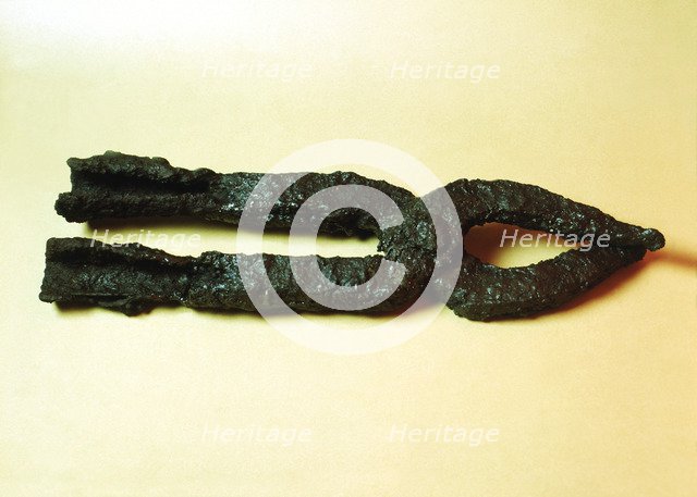 Iron tongs from the trousseau of the Meiras Castro, belongs to the Castro culture.